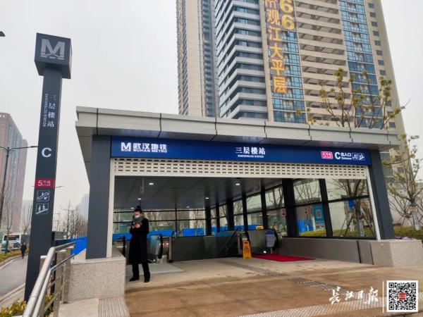 地铁通车后，这里红绿灯、斑马线为何取消了？回复来了