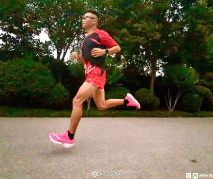 西安男子居家隔离14天累计跑步700公里:在家光睡觉不跑步会很累 西安男子居家隔离14天累计跑步700公里:在家光睡觉不跑步会很累