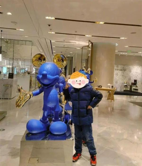 “熊孩子”弄倒价值13万元的贵重摆件,店方表态 “熊孩子”弄倒价值13万元的贵重摆件,店方表态