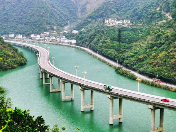 湖北兴山：古昭公路美景如画