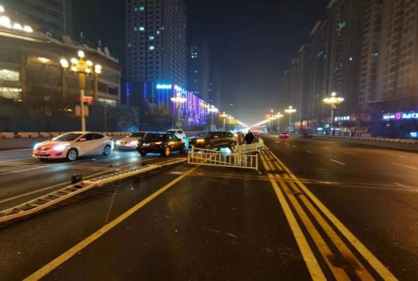 深夜,石家庄裕华路上突发多车事故! 深夜,石家庄裕华路上突发多车事故!