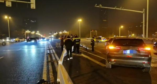 深夜,石家庄裕华路上突发多车事故! 深夜,石家庄裕华路上突发多车事故!