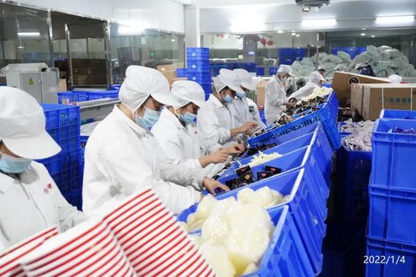 西安高校收到广西融水33000桶螺蛳粉，背后故事大有来头……