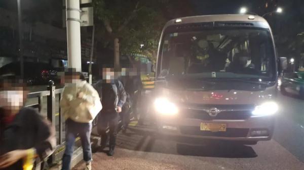 10辆小车挂同一车牌出入梅华路！这个交警5点起床连抓3台车……