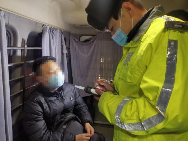 前脚陪老丈人喝酒后脚开车被查 司机为“尽孝”被刑拘