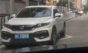 10辆小车挂同一车牌出入梅华路！这个交警5点起床连抓3台车……