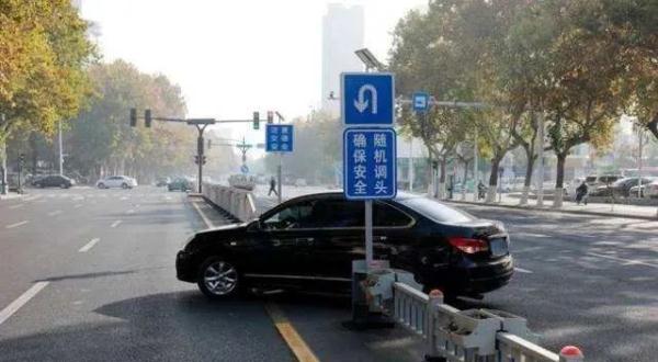 今天我们就来说说"汽车路口掉头的那些事~"无明确标志却默认可掉头的