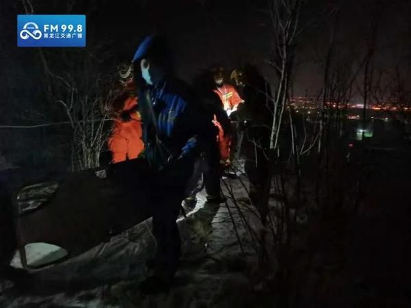 凌晨，哈尔滨道外区有人掉落悬崖