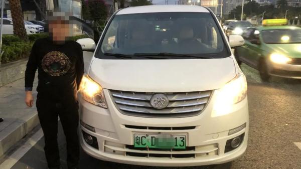 10辆小车挂同一车牌出入梅华路！这个交警5点起床连抓3台车……