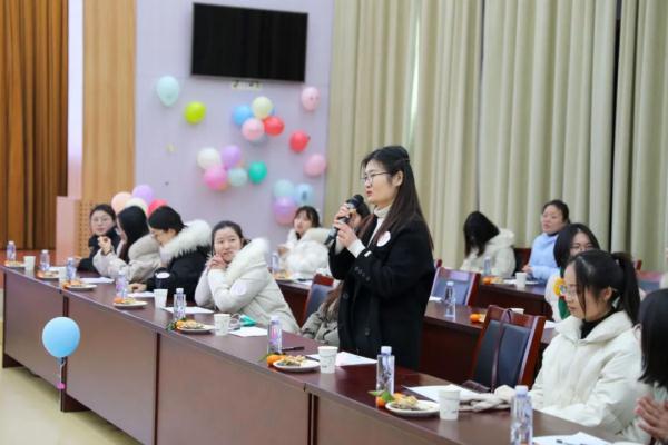 小姐姐进军营，真甜！