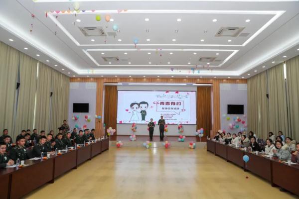 小姐姐进军营，真甜！