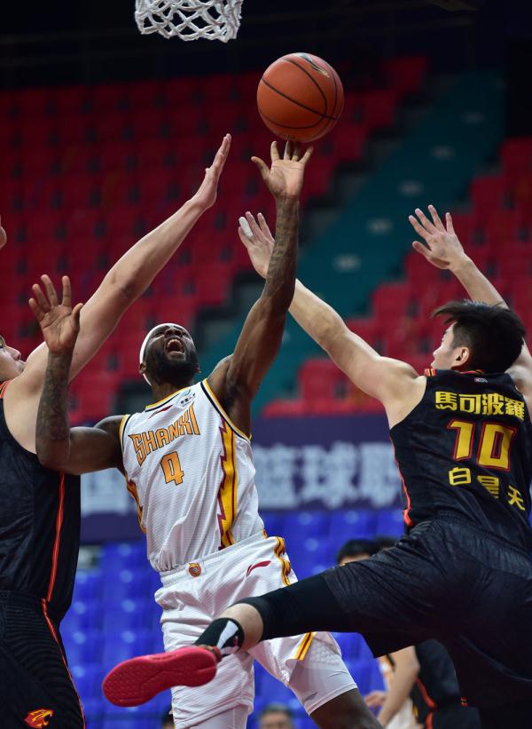 篮球 | CBA第二阶段:深圳马可波罗胜山西汾酒股份 篮球 | CBA第二阶段:深圳马可波罗胜山西汾酒股份