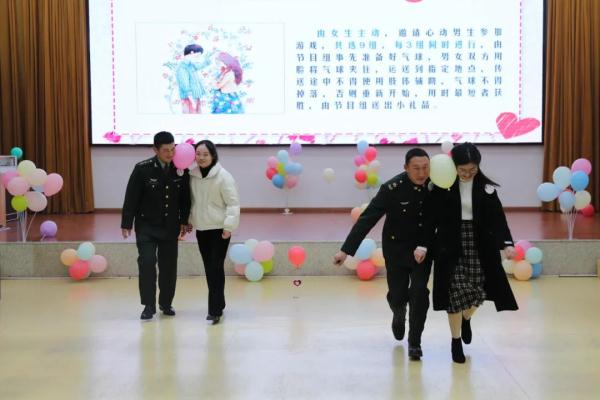 小姐姐进军营，真甜！