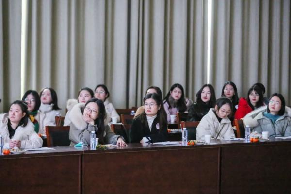 小姐姐进军营，真甜！