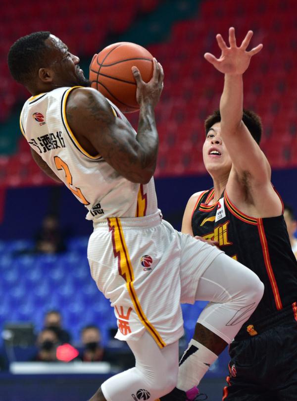 篮球 | CBA第二阶段:深圳马可波罗胜山西汾酒股份 篮球 | CBA第二阶段:深圳马可波罗胜山西汾酒股份