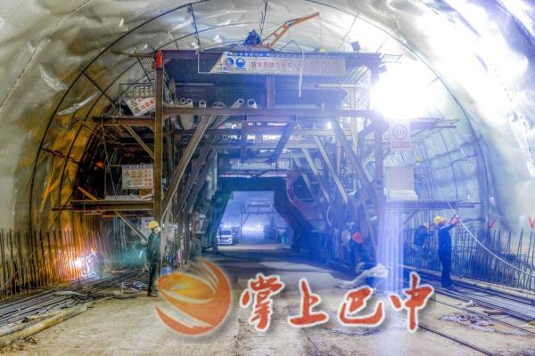 苍巴高速高家梁隧道双线贯通