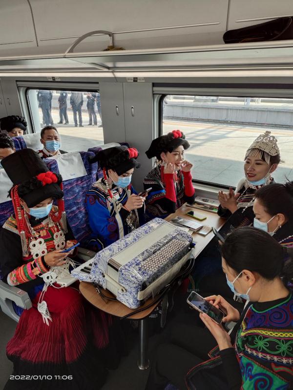 “复兴号”出发！大凉山进入“动车时代”