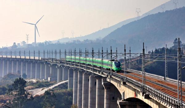 “复兴号”出发！大凉山进入“动车时代”