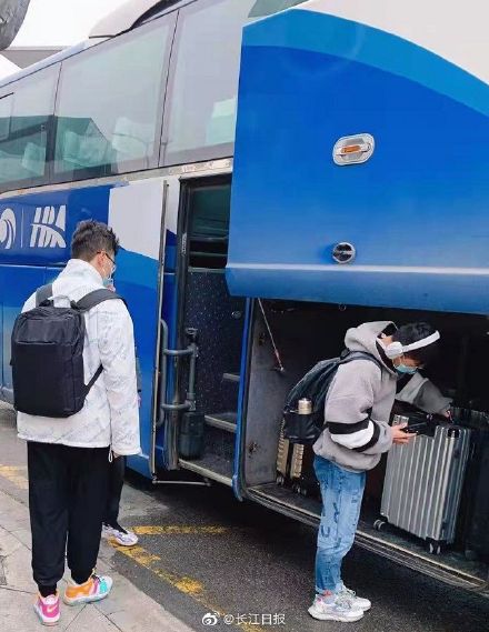 武汉天河机场开通高校师生免费返乡直通车