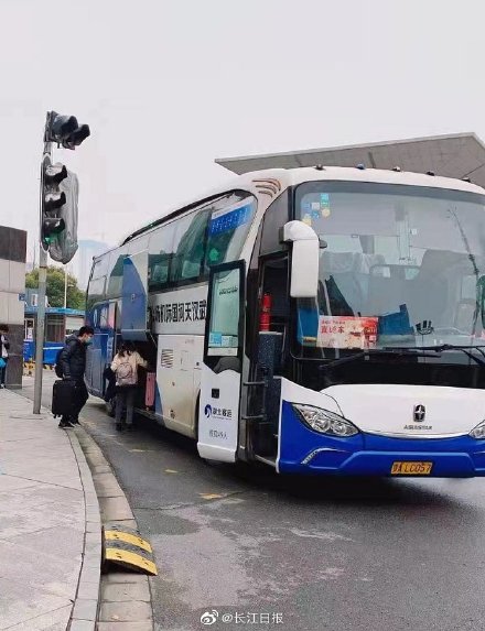 武汉天河机场开通高校师生免费返乡直通车