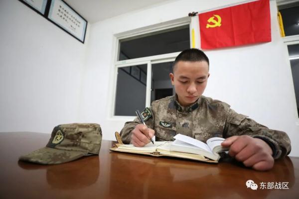 这个狙击手,服役第一年就荣立三等功 这个狙击手,服役第一年就荣立三等功