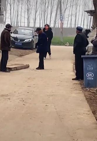 22岁女子回老家一天被安排20多场相亲!当事人:一中午见了13个... 22岁女子回老家一天被安排20多场相亲!当事人:一中午见了13个...