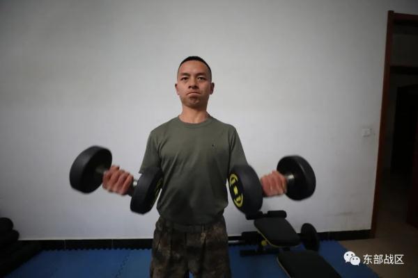 这个狙击手,服役第一年就荣立三等功 这个狙击手,服役第一年就荣立三等功