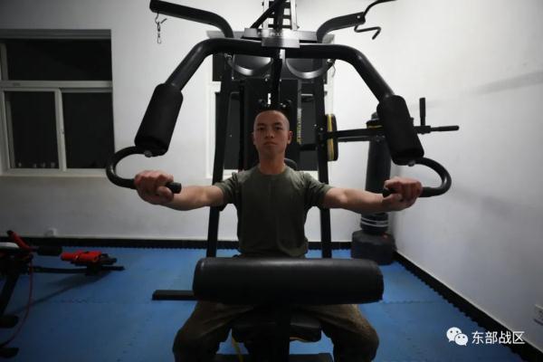 这个狙击手,服役第一年就荣立三等功 这个狙击手,服役第一年就荣立三等功