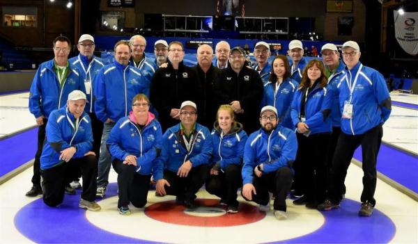 北京冬奥的冰壶裁判和唯一女制冰师，来自上海！