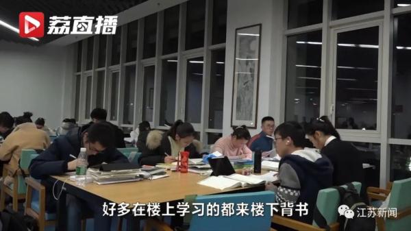 大四男生一年有2554个小时泡在图书馆!为了梦想,你曾有多拼?