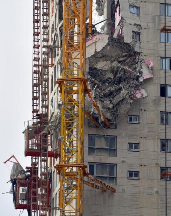 韩国光州失事公寓失踪人员仍未找到施工单位事故频发引民愤