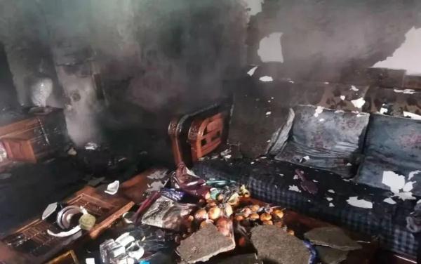 吓人!家中的“地面”突然起火了 吓人!家中的“地面”突然起火了