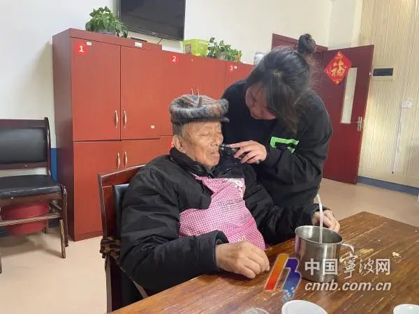 宁波“00后”入职养老院3年：有笑也有泪，更懂珍惜