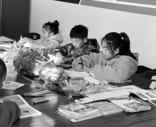 南京多个菜场试点“小课桌”自习室