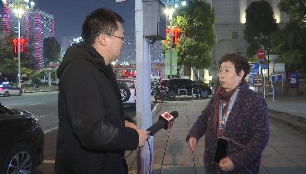 急,谁捡到了这个包?贵阳一阿姨打车搞丢皮包,里面存有重要密码! 急,谁捡到了这个包?贵阳一阿姨打车搞丢皮包,里面存有重要密码!