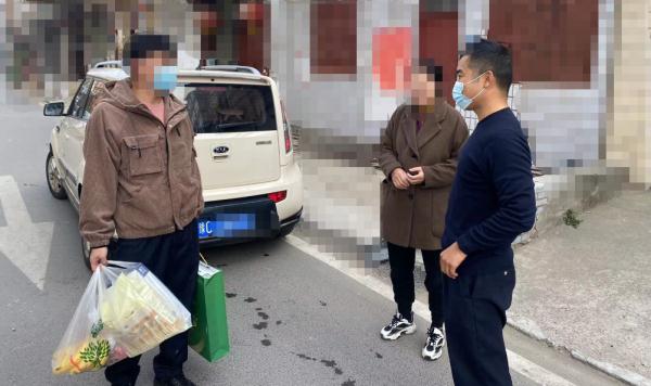 酒驾被拘，出来后给交警送锦旗，为啥？