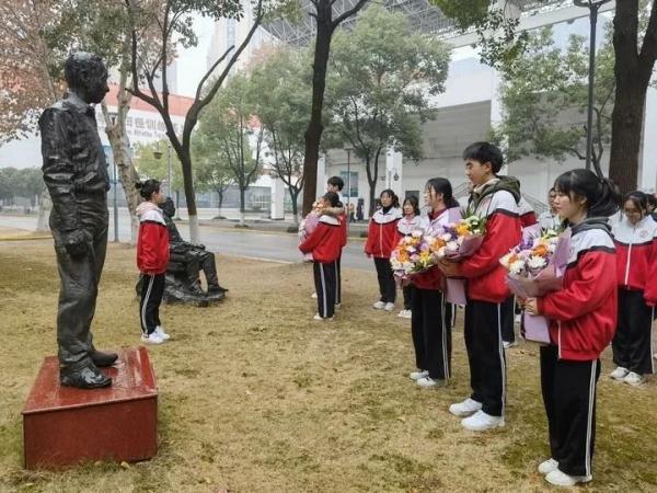 学霸爱跟学霸玩！袁隆平先生的高中同桌也是院士