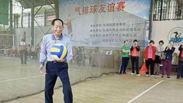 学霸爱跟学霸玩！袁隆平先生的高中同桌也是院士
