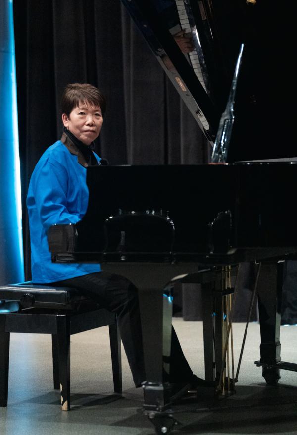 惊艳！清华保洁阿姨弹钢琴，刷屏朋友圈！