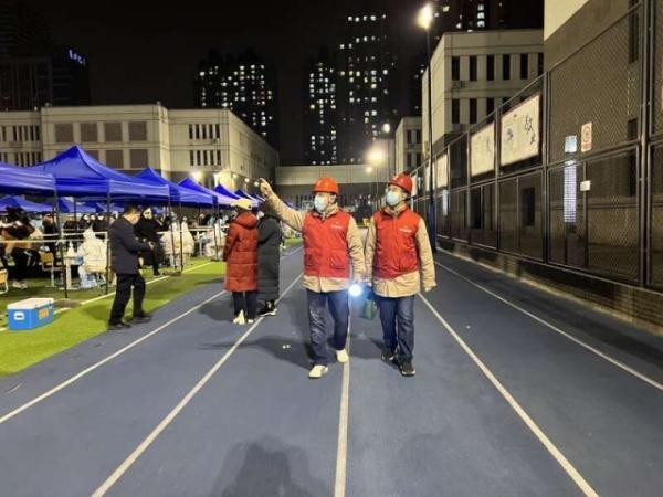 天津青年突击队抢建气膜方舱实验室 提升核酸检测能力