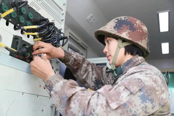 军事体育“特三级”、在喀喇昆仑开重卡……她们太飒了！