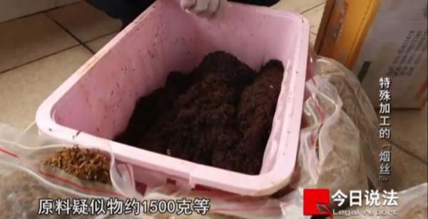 为了拿一个快递,他用被单把自己从头裹到脚...... 为了拿一个快递,他用被单把自己从头裹到脚......