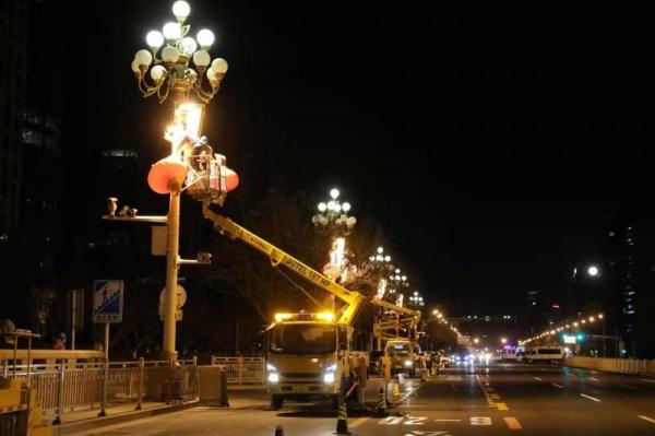 北京长安街启动春节景观布置 20日点亮红灯笼