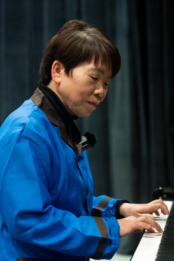 惊艳！清华保洁阿姨弹钢琴，刷屏朋友圈！