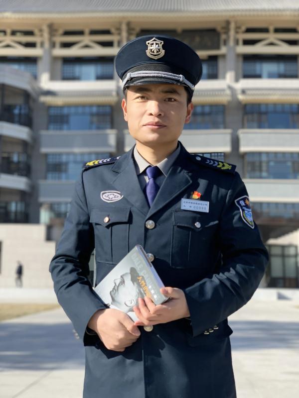 北大有保安，清华有保洁阿姨！自学弹钢琴，惊艳全网！