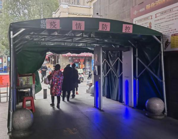 记者暗访农贸市场：防疫不能松懈，口罩要规范佩戴！