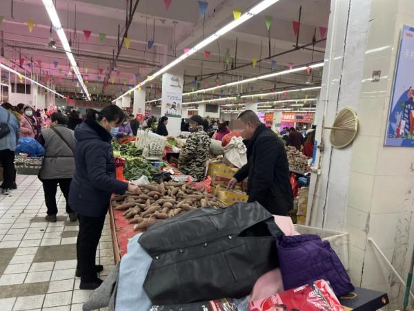 记者暗访农贸市场：防疫不能松懈，口罩要规范佩戴！