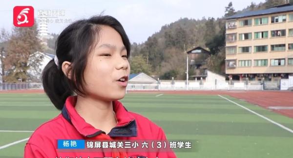 太好哭了！ 这两个小学生悄悄做了这件暖心事， “蓝叔叔”看了忍不住落泪