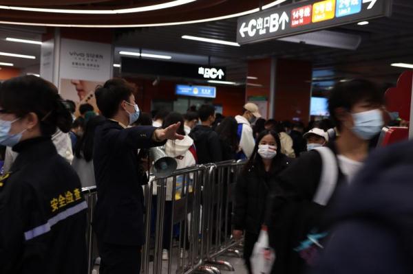 周知！加开夜班、延迟收车……春节期间广州地铁运营时间有变