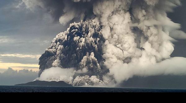 汤加海底火山图片图片